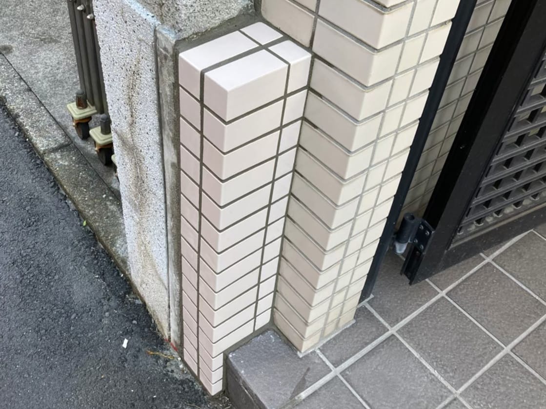 玄関エリア タイル復旧工事（床＋コーナー柱）の施工後